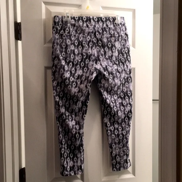 Lot of 2 Capris Faded Glory - Picture 5 of 5